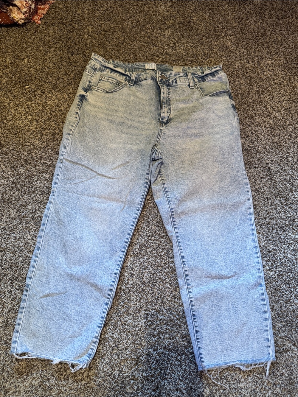 Women’s Time and Tru Light Blue Cropped Ankle Jeans